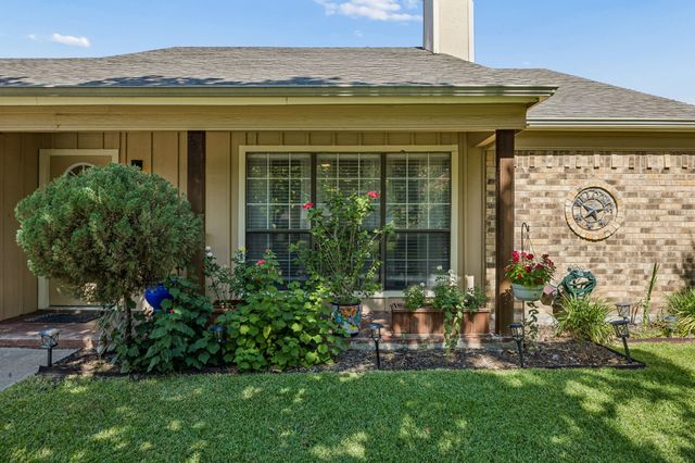 4114 Emerson Drive, Grand Prairie, TX 75052