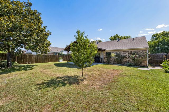 4114 Emerson Drive, Grand Prairie, TX 75052