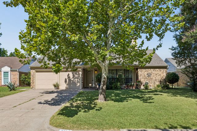 4114 Emerson Drive, Grand Prairie, TX 75052
