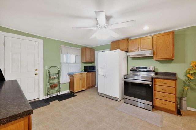 330 W Jefferson STREET, Elkhorn, WI 53121