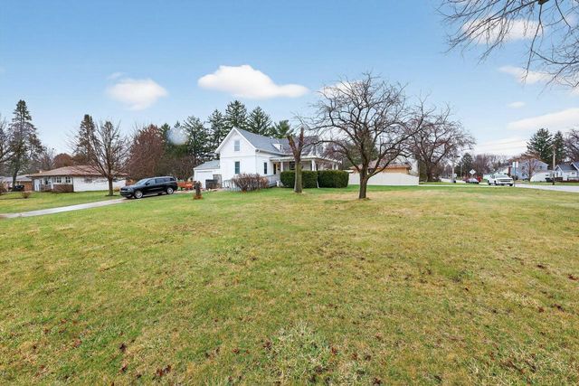 330 W Jefferson STREET, Elkhorn, WI 53121
