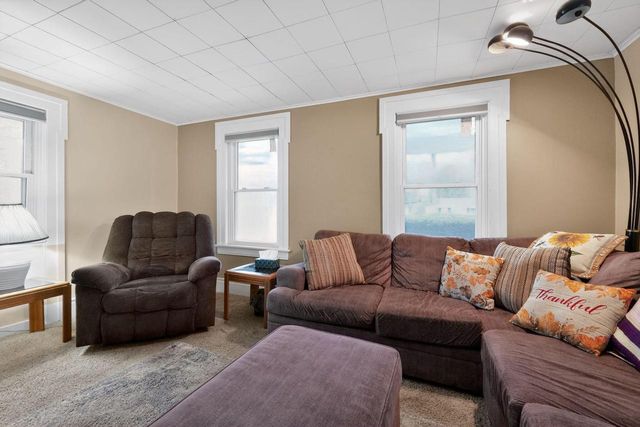 330 W Jefferson STREET, Elkhorn, WI 53121