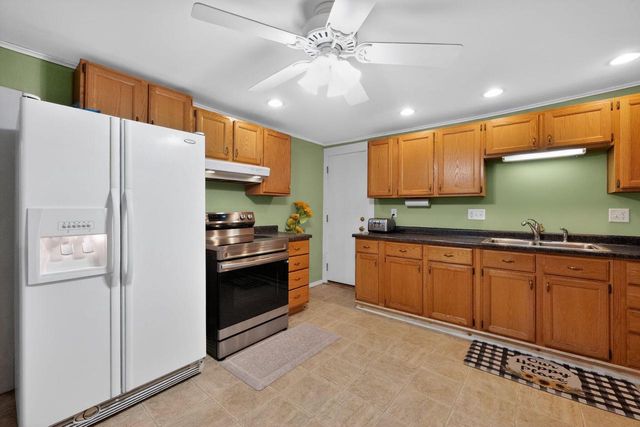 330 W Jefferson STREET, Elkhorn, WI 53121