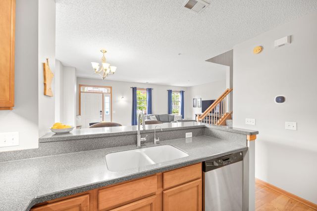 1246 Chateau Avenue 409, Maplewood, MN 55109