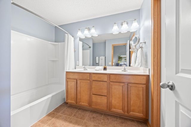 1246 Chateau Avenue 409, Maplewood, MN 55109