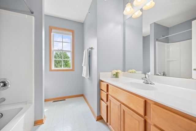 1246 Chateau Avenue 409, Maplewood, MN 55109