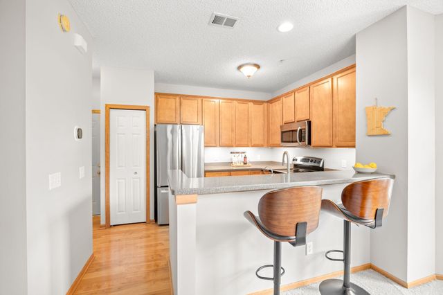 1246 Chateau Avenue 409, Maplewood, MN 55109