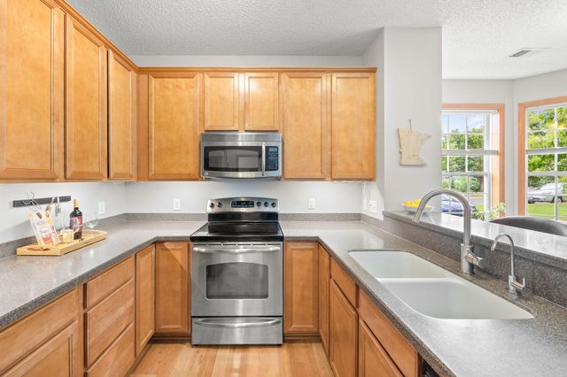 1246 Chateau Avenue 409, Maplewood, MN 55109