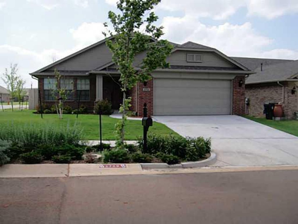 2700 Red Fish Rd, Norman, OK 73069
