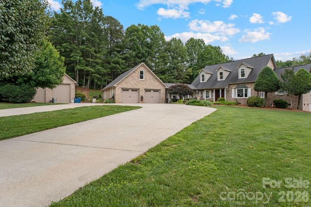 401 Redwood Court, Lenoir, NC 28645