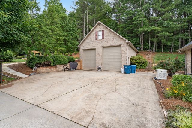 401 Redwood Court, Lenoir, NC 28645