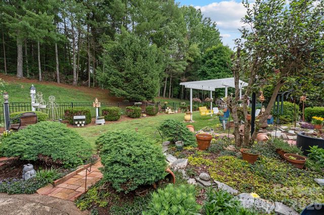 401 Redwood Court, Lenoir, NC 28645
