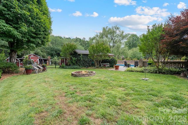 401 Redwood Court, Lenoir, NC 28645
