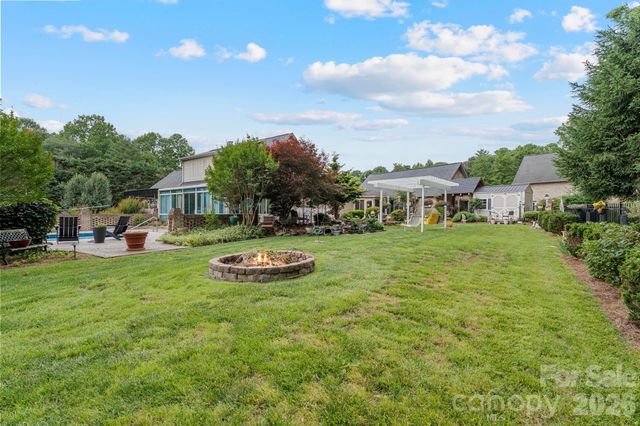 401 Redwood Court, Lenoir, NC 28645