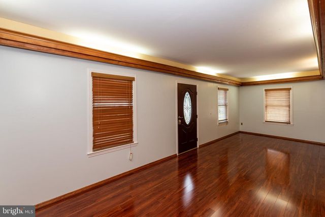 306 S EAST AVE, Vineland, NJ 08360