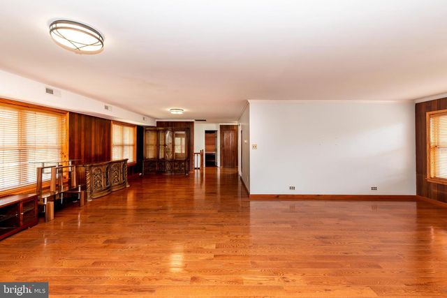 306 S EAST AVE, Vineland, NJ 08360