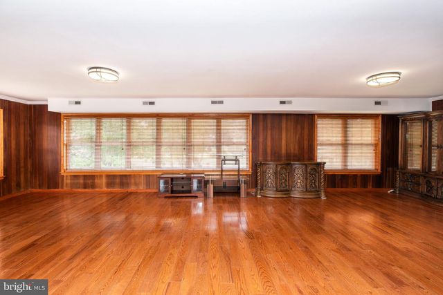 306 S EAST AVE, Vineland, NJ 08360