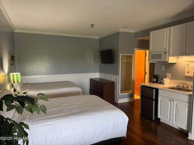 602 W Fort Macon Road 242, Atlantic Beach, NC 28512