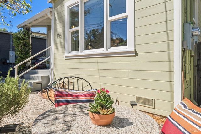 142 Dominga Ave, Fairfax, CA 94930