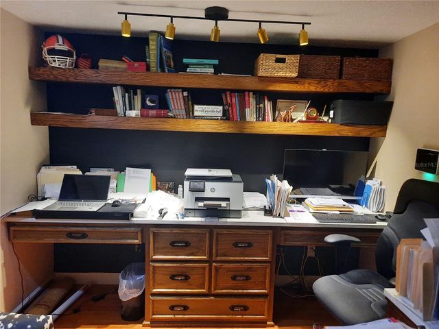 8602 LEIGHTON DRIVE, Tampa, FL 33614