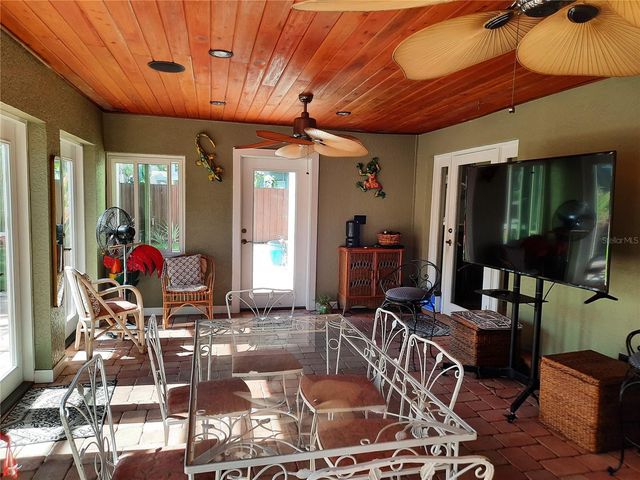 8602 LEIGHTON DRIVE, Tampa, FL 33614