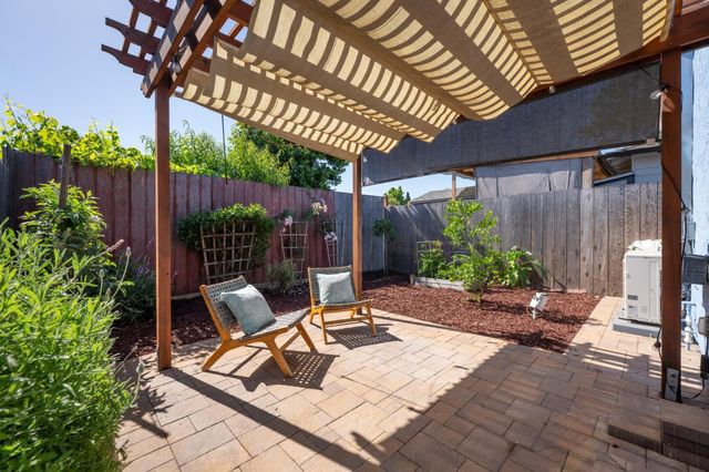 536 Stanford Avenue, Redwood City, CA 94063