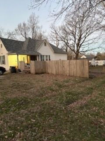 1616 S Vermont Avenue, Sedalia, MO 65301