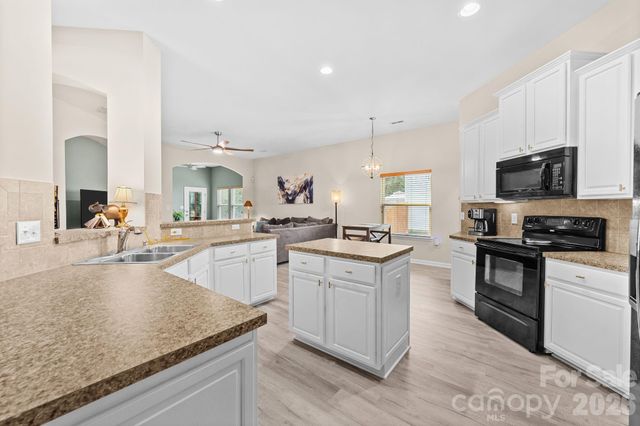 3813 Quiet Creek Circle, Charlotte, NC 28213