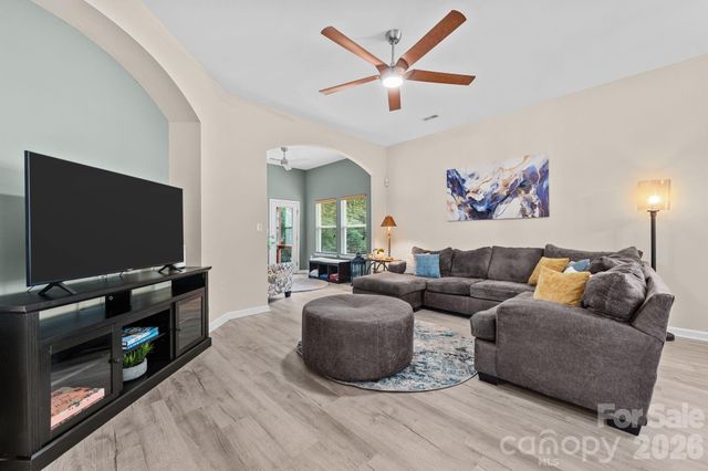 3813 Quiet Creek Circle, Charlotte, NC 28213