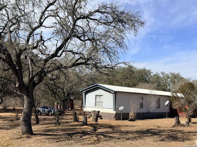 1140 County Road 765, Moore, TX 78057