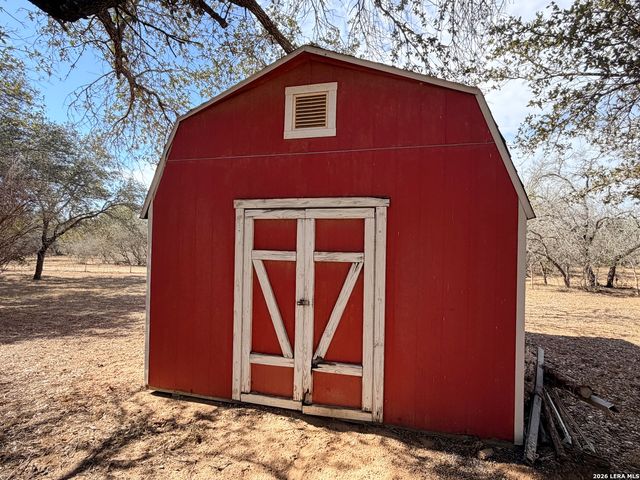 1140 County Road 765, Moore, TX 78057