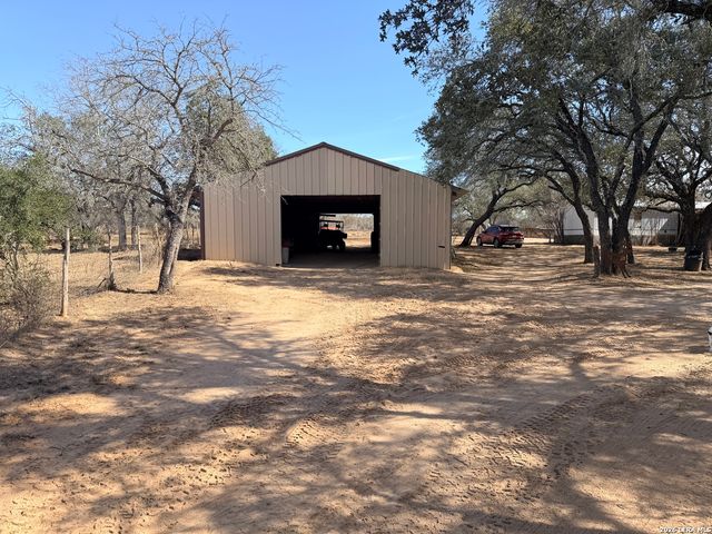 1140 County Road 765, Moore, TX 78057