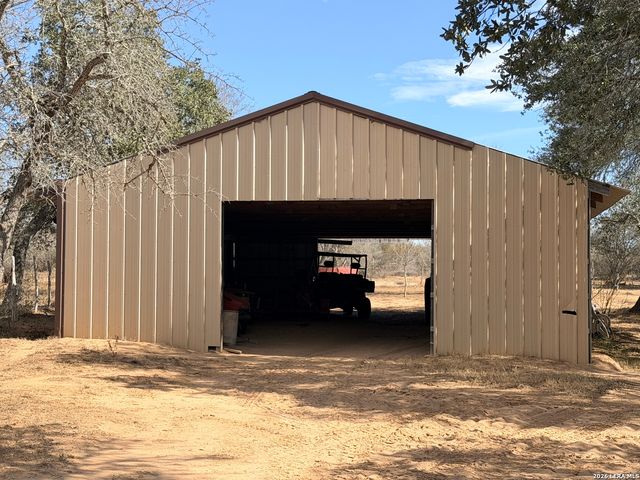 1140 County Road 765, Moore, TX 78057