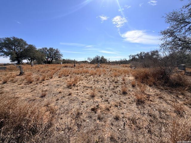 1140 County Road 765, Moore, TX 78057