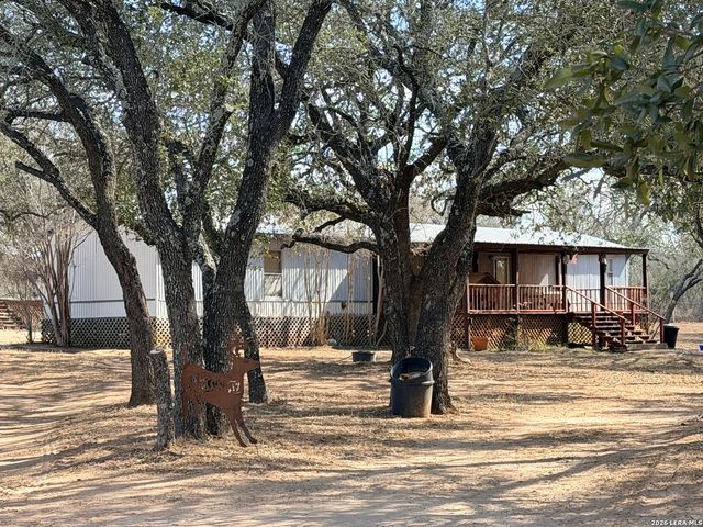 1140 County Road 765, Moore, TX 78057