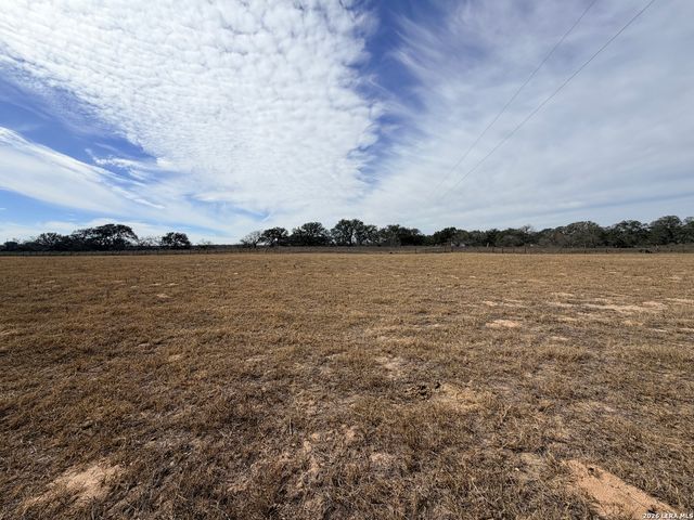 1140 County Road 765, Moore, TX 78057