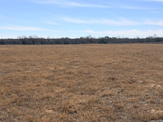 1140 County Road 765, Moore, TX 78057