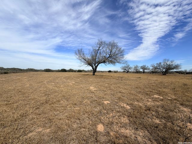 1140 County Road 765, Moore, TX 78057