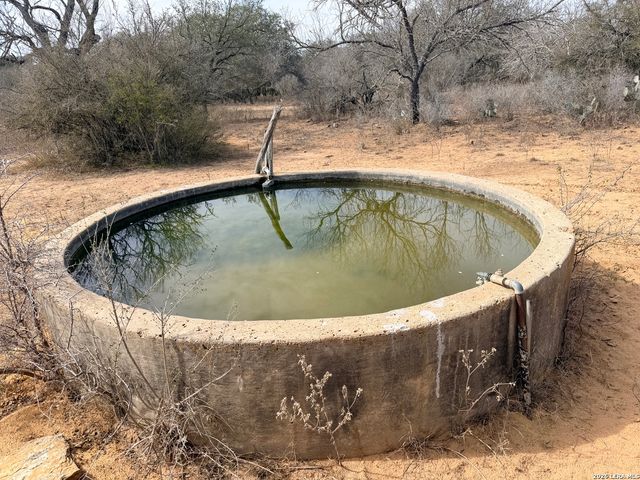 1140 County Road 765, Moore, TX 78057