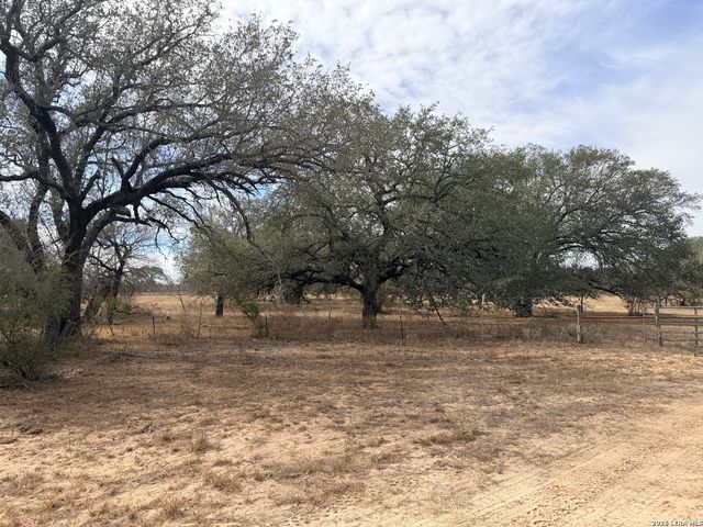 1140 County Road 765, Moore, TX 78057