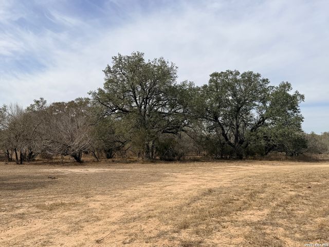 1140 County Road 765, Moore, TX 78057