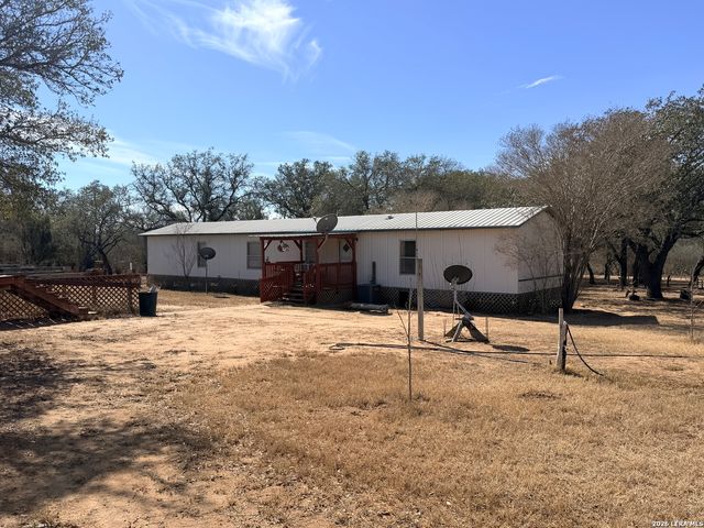 1140 County Road 765, Moore, TX 78057