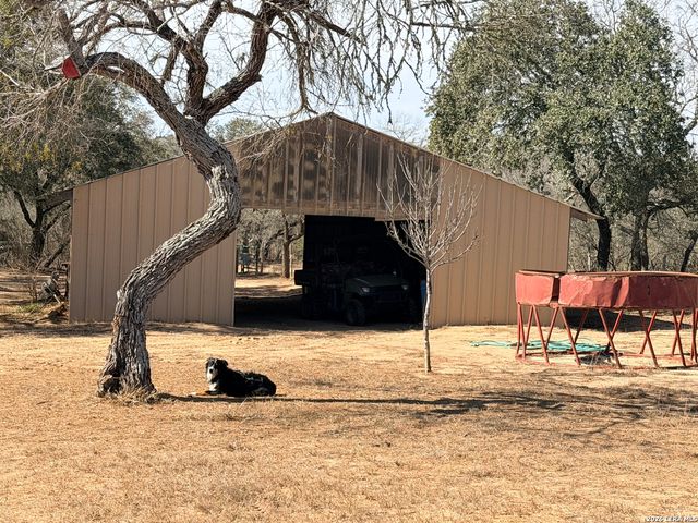 1140 County Road 765, Moore, TX 78057