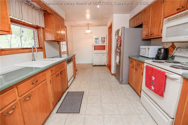 1214 Village Drive, South Charleston, WV 25309