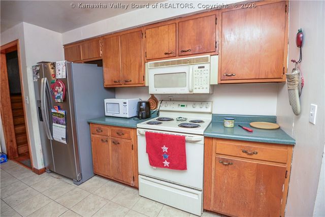 1214 Village Drive, South Charleston, WV 25309