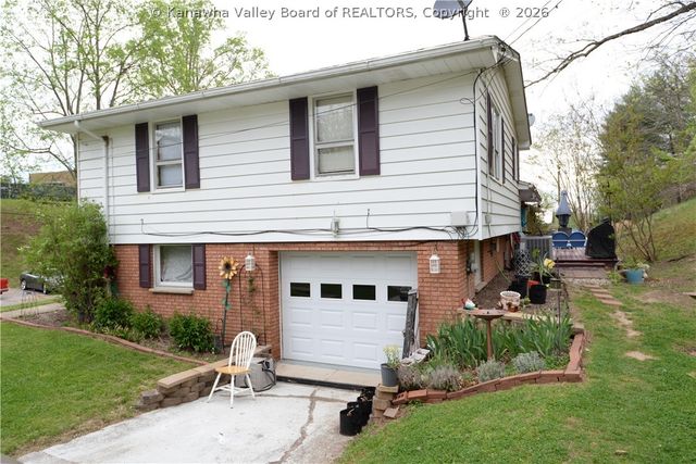 1214 Village Drive, South Charleston, WV 25309