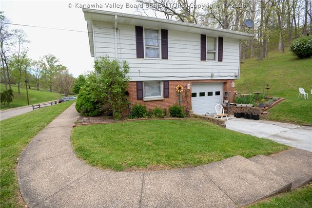 1214 Village Drive, South Charleston, WV 25309