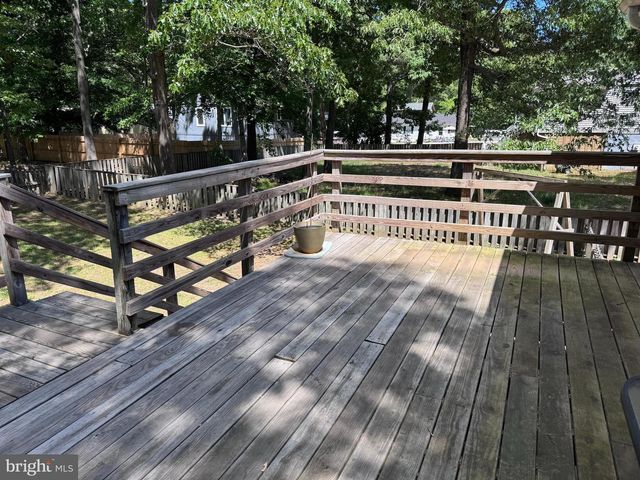 561 WHITE SANDS DR, Lusby, MD 20657