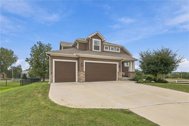 21807 W 46th Terrace, Shawnee, KS 66226