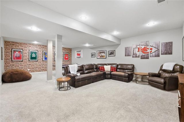 21807 W 46th Terrace, Shawnee, KS 66226